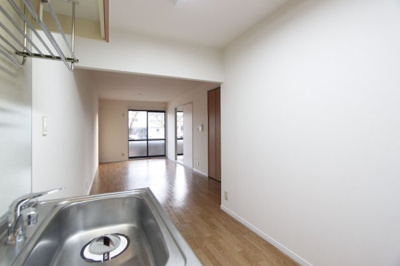 【居間・リビング】 | シャルマンハイツ | ゆったり過ごせる居間です