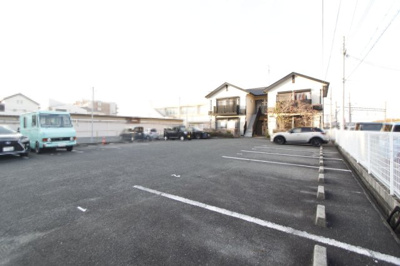 【駐車場】 | シャルマンハイツ | 駐車場があります