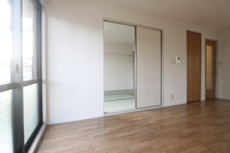 【居間・リビング】 | シャルマンハイツ | ゆったりとしたリビングです