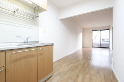 【居間・リビング】 | シャルマンハイツ | ゆったりとしたリビングです