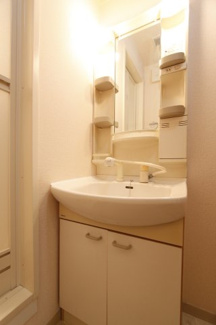 【独立洗面台】 | シャルマンハイツ | 朝の支度にも助かる、独立の洗髪洗面化粧台