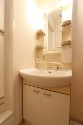 【独立洗面台】 | シャルマンハイツ | 朝の支度にも助かる、独立の洗髪洗面化粧台