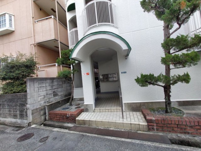 【エントランス】 | 忍ケ丘グリーンハイツ