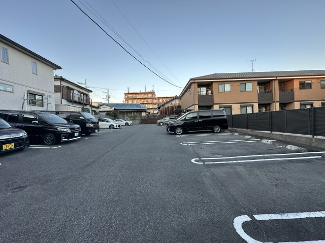 シャルマン　ドルフの駐車場