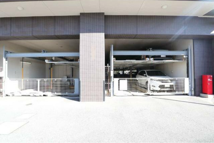 ポレスター守谷ステーションフロントの駐車場