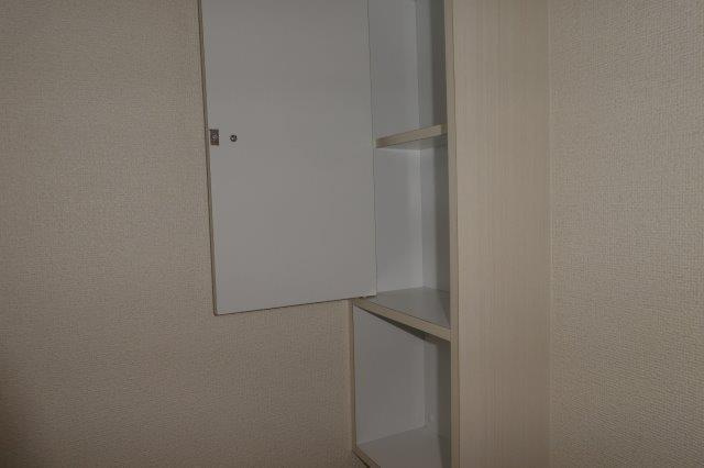 ベル　フローラＡのトイレ|トイレ棚