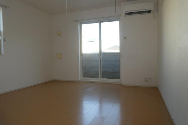 ベル　フローラＡの居間・リビング|洋室