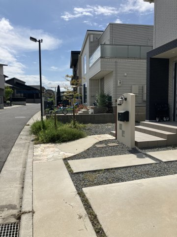 岸の丘町　中古戸建て（一条工務店施工）の駐車場