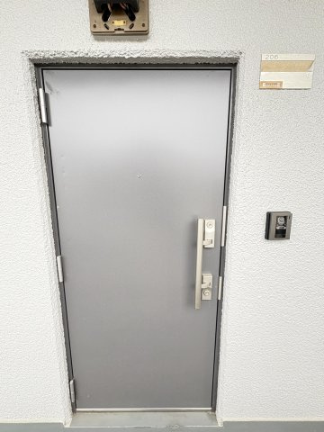 新小岩サマリヤマンションの玄関