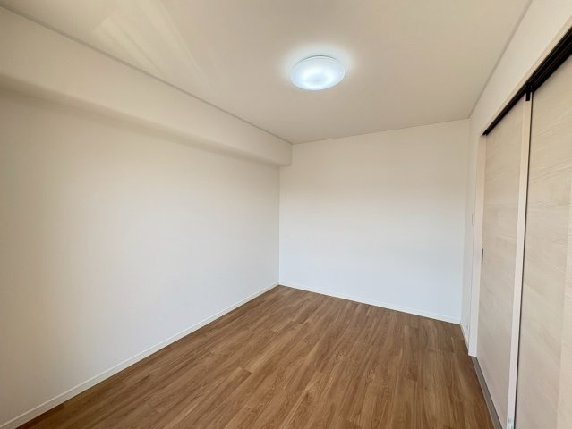 ◆２０２５年５月リフォーム完了◆全居室６帖以上の広々住戸◆南面ワイドバルコニー◆シャルム大津の洋室|洋室