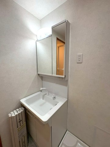 ◆２０２５年５月リフォーム完了◆全居室６帖以上の広々住戸◆南面ワイドバルコニー◆シャルム大津の独立洗面台|独立洗面台