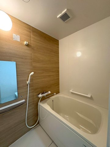 ◆２０２５年５月リフォーム完了◆全居室６帖以上の広々住戸◆南面ワイドバルコニー◆シャルム大津の浴室|浴室