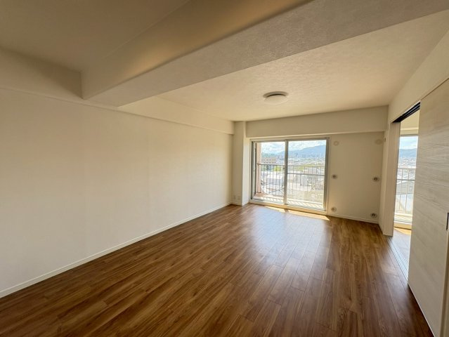 ◆２０２５年５月リフォーム完了◆全居室６帖以上の広々住戸◆南面ワイドバルコニー◆シャルム大津の居間・リビング|リビング