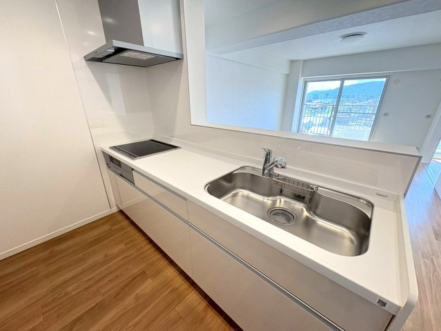 ◆２０２５年５月リフォーム完了◆全居室６帖以上の広々住戸◆南面ワイドバルコニー◆シャルム大津のキッチン|キッチン