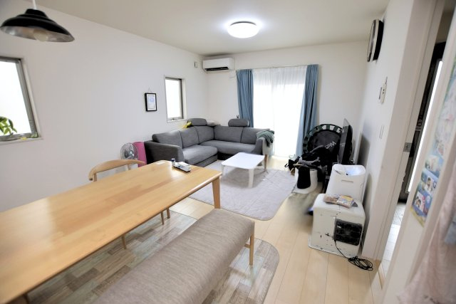 【居間・リビング】 | 加須市久下6丁目　中古戸建