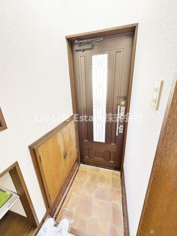 栄町貸家の玄関