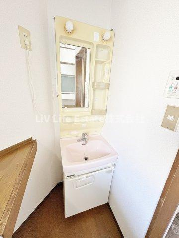 栄町貸家の洗面所