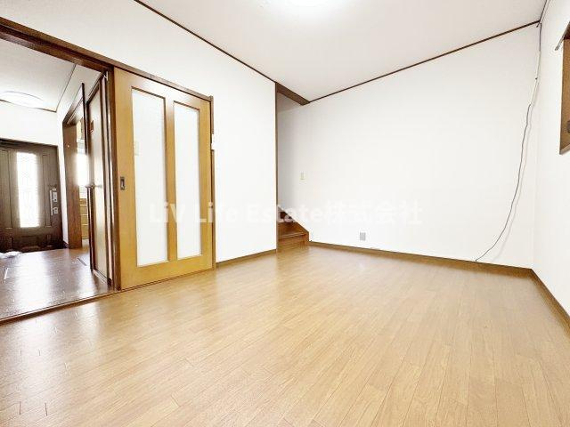 栄町貸家の居間・リビング