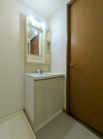 コーラルリーフ志木の独立洗面台|独立洗面台、小物を置くことができて便利です