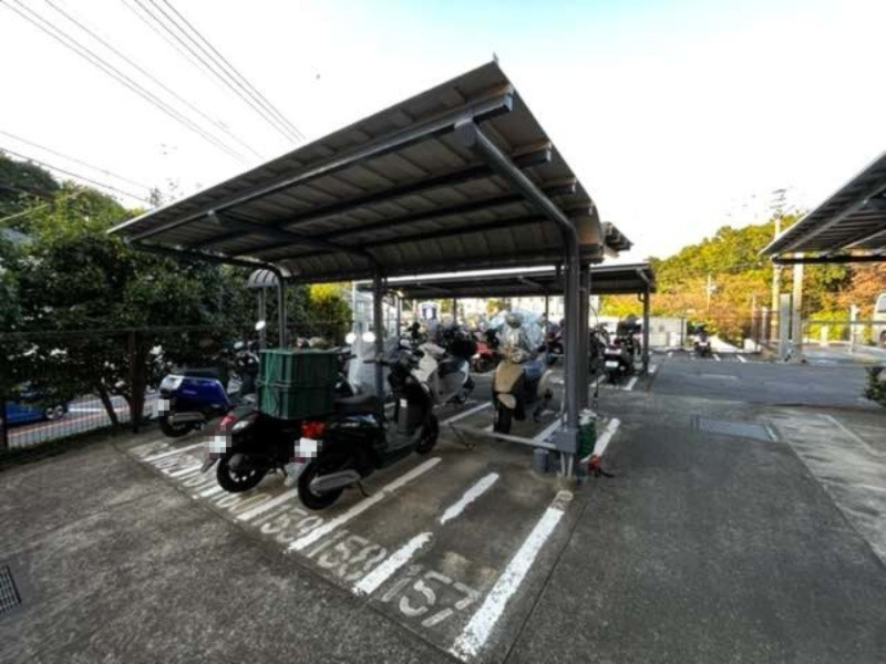 オクトス湘南茅ヶ崎グランドヒルの駐輪場|バイク置場