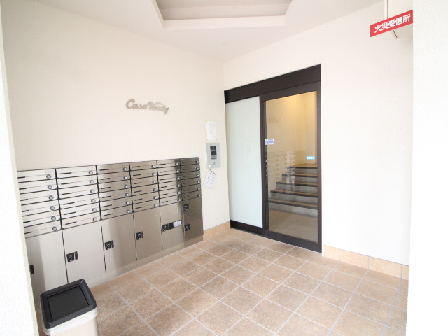 カーサ・ヴェルディのエントランス|オートロック付き