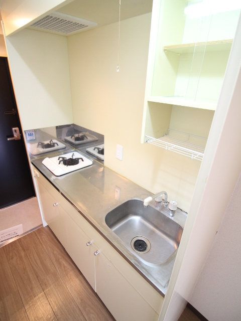 カーサ・ヴェルディのキッチン|ワイドな調理スペース