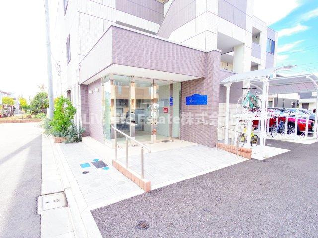 小平市鈴木町１丁目の賃貸マンションのエントランス
