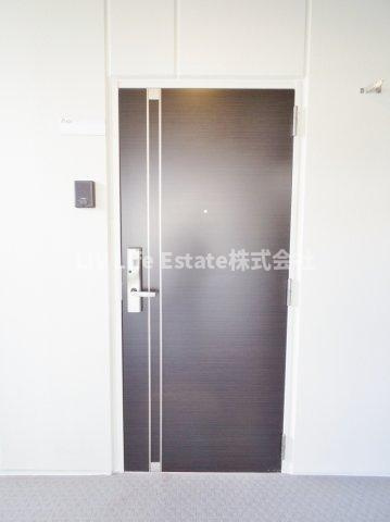 小平市鈴木町１丁目の賃貸マンションの玄関