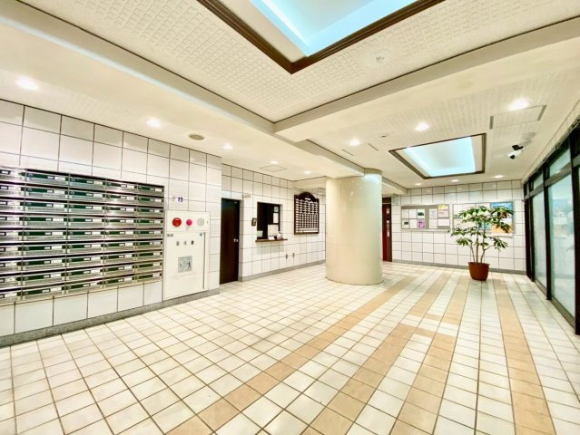 ライオンズマンション本町のエントランス