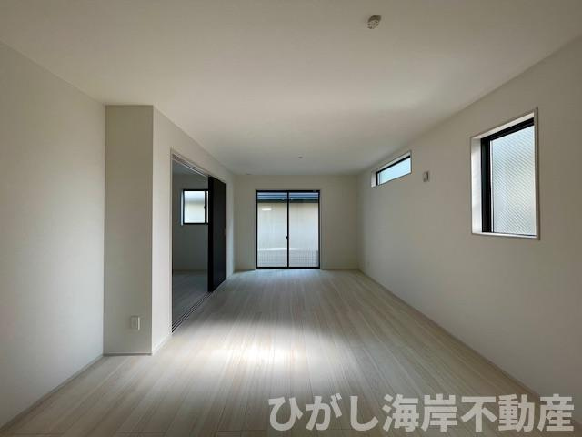 平塚市長持 　新築戸建　全４棟の居間・リビング|17帖　LDK