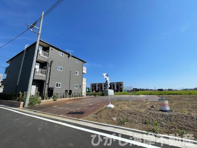 平塚市大神８丁目　売地　全2区画の前面道路含む現地写真|現地外観