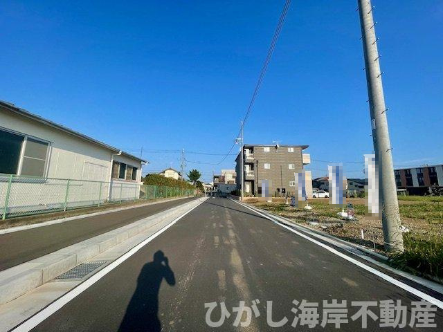 平塚市大神８丁目　売地　全2区画の前面道路含む現地写真|現地外観