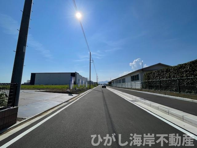 平塚市大神８丁目　売地　全2区画の前面道路含む現地写真|現地外観