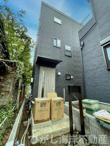 藤沢市羽鳥4丁目 　新築戸建　全２棟の外観|9月19日撮影　外構工事中　現地外観