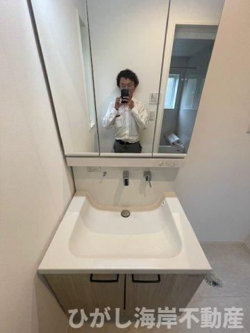 藤沢市羽鳥4丁目 　新築戸建　全２棟の独立洗面台|三面鏡化粧台