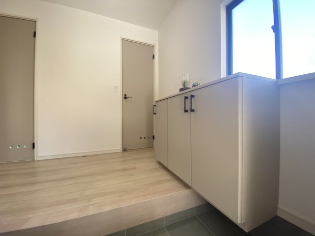 【玄関】 | 東区長嶺南5丁目