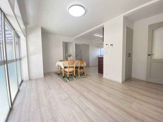 【居間・リビング】 | 東区長嶺南5丁目