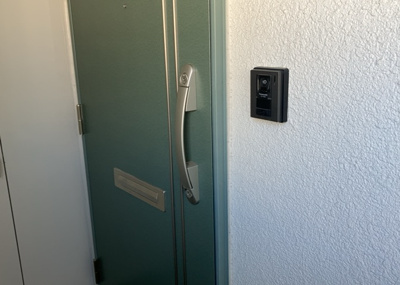 【防犯設備】 | 東建座間ハイツ２号棟 | 当然のことではありますが、オートロックやセンサーライト、ホームセキュリティーなどの防犯設備があれば、小さいお子様がいるご家庭も安心ですよね！まず物件購入の際は、防犯設備もチェックするようにしましょう。