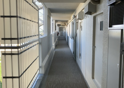 【その他共用部分】 | 東建座間ハイツ２号棟 | 共有部分は、住民なら誰もが使える設備のこと。例えば駐車場やエレベーター、インターネット設備、セキュリティ設備などがあります。他にも、マンションの廊下・外部階段やエントランス・ゴミ置き場などがあります。