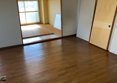 【居間・リビング】 | 東建座間ハイツ２号棟 | リビングの間取りの種類は大きくわけてリビングとダイニングが別になっているタイプ、リビングダイニング一体型です。どちらも一長一短ですので、家を選ぶ時はその両面をチェックして決めるようにしましょう。