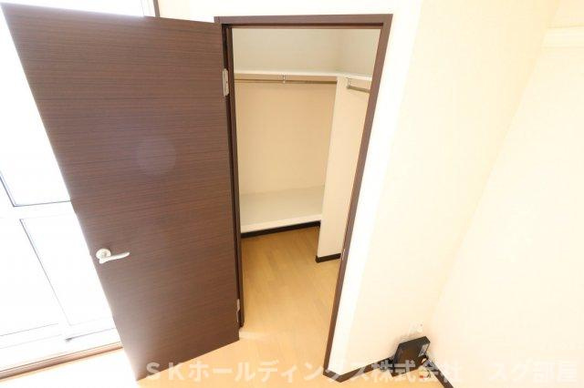レオネクストＫＡＺＥの収納|ウォーキングクローゼット