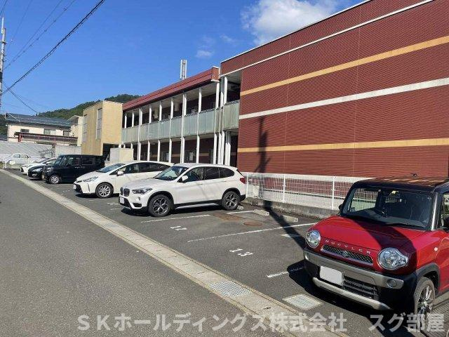 レオネクストＫＡＺＥの駐車場