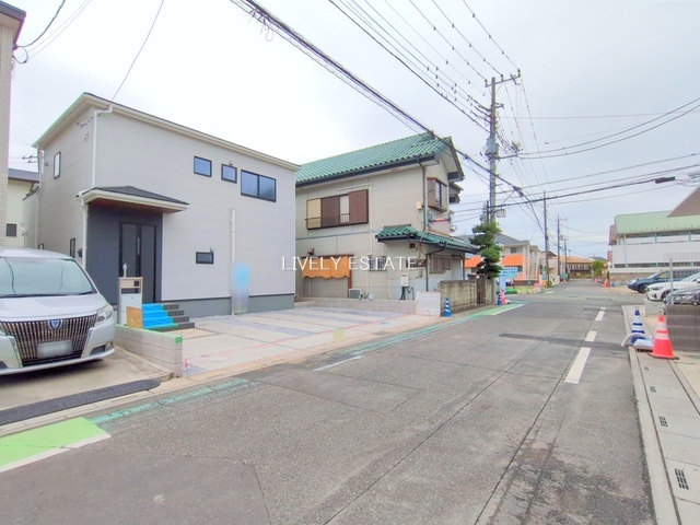 越谷市千間台西6丁目 新築分譲住宅の前面道路含む現地写真