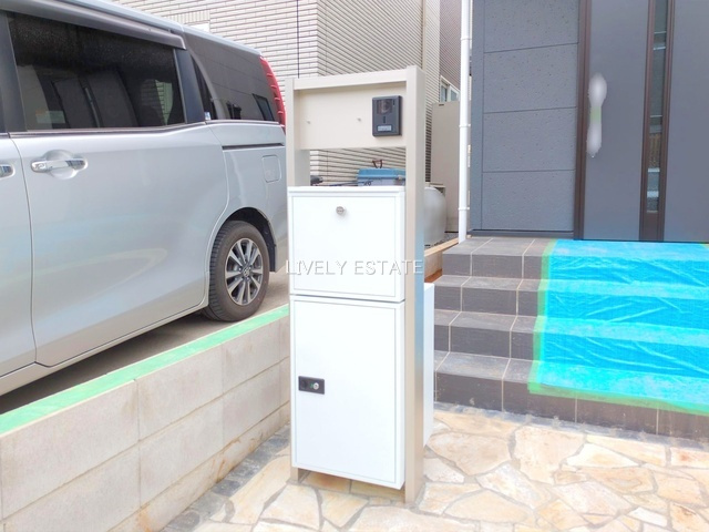 越谷市千間台西6丁目 新築分譲住宅のその他|インターホン機能・宅配BOX付き門柱