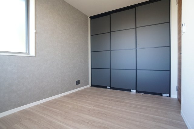 グランデアルベロ南八幡の玄関|玄関には大型シューズBOXを設置♪