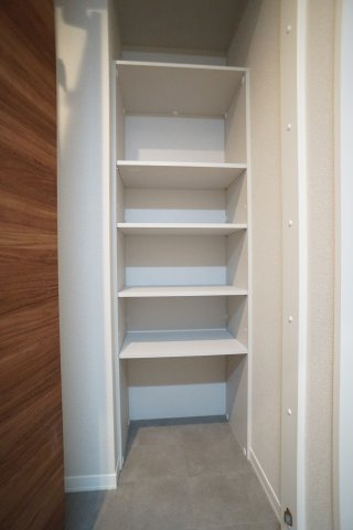 グランデアルベロ南八幡の収納|大容量の荷物を収納出来るウォークインクローゼット♪