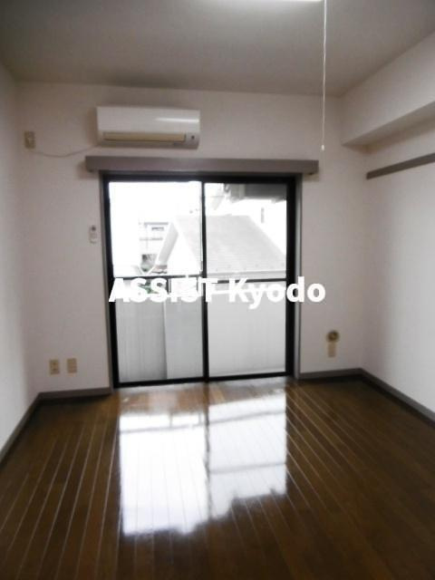 グランドール宮﨑の居間・リビング