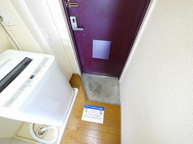 レオパレス法華寺の玄関|明るい玄関です