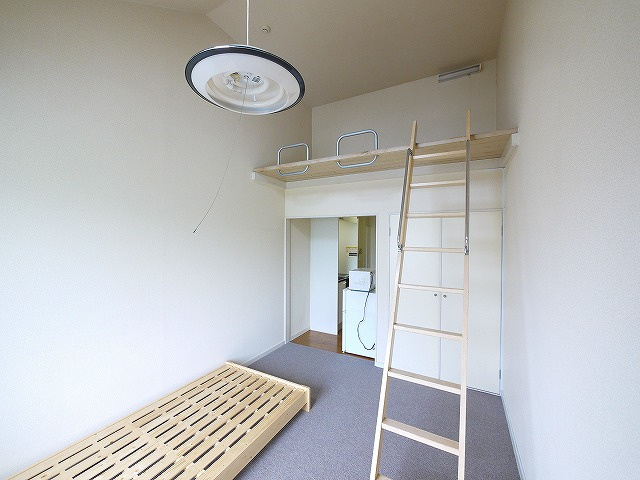 レオパレス法華寺の洋室