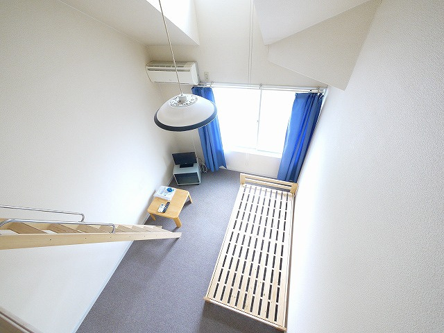 レオパレス法華寺の洋室